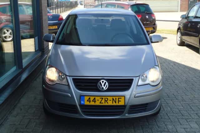 Volkswagen Polo (2008) thumbnail 3