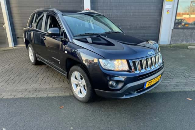Jeep Compass (2011) thumbnail 2