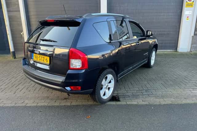 Jeep Compass (2011) thumbnail 3
