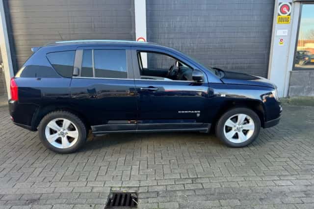 Jeep Compass (2011) thumbnail 4