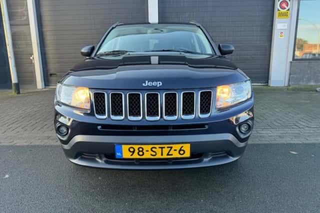 Jeep Compass (2011) thumbnail 6