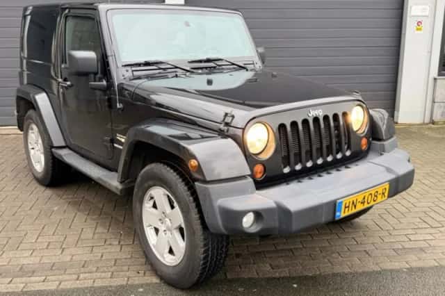 Jeep Wrangler (2012) thumbnail 2