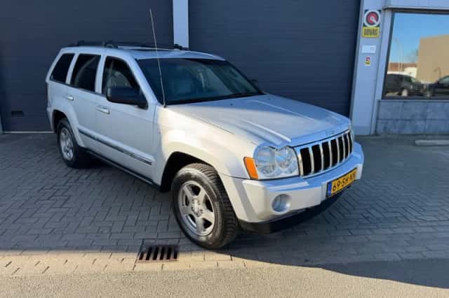 Jeep Grand Cherokee (2005) thumbnail 2