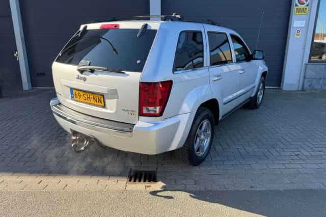 Jeep Grand Cherokee (2005) thumbnail 3