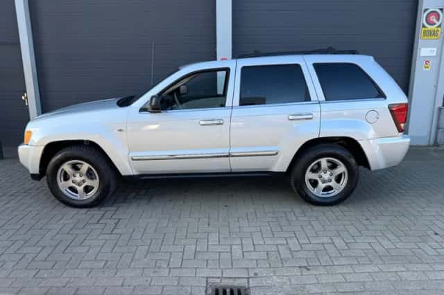 Jeep Grand Cherokee (2005) thumbnail 5