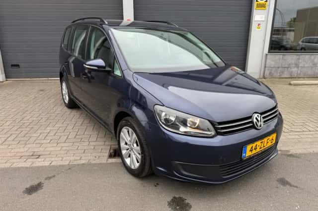 Volkswagen Touran (2013) thumbnail 2