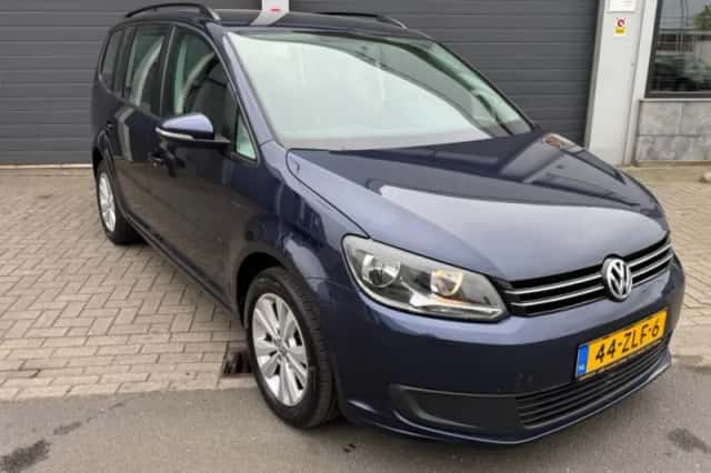 Volkswagen Touran (2013) thumbnail 2