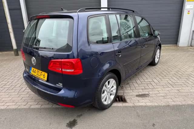 Volkswagen Touran (2013) thumbnail 4