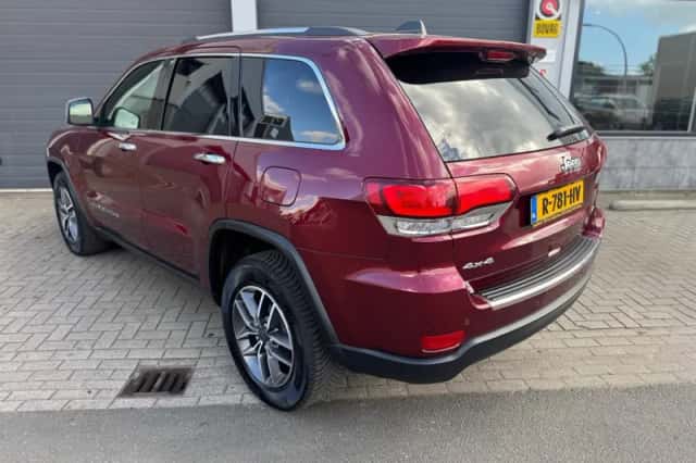 Jeep Grand Cherokee (2020) thumbnail 3