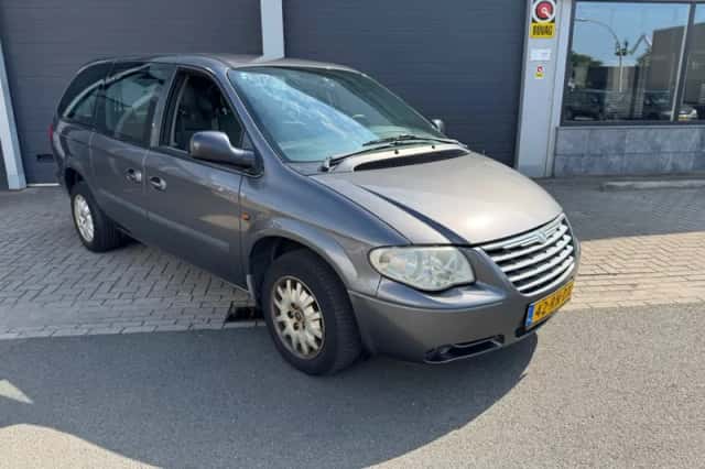 Chrysler GRAND VOYAGER (2005) thumbnail 2