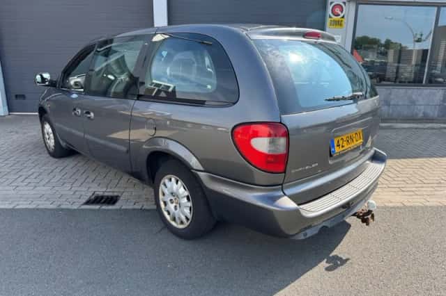 Chrysler GRAND VOYAGER (2005) thumbnail 3