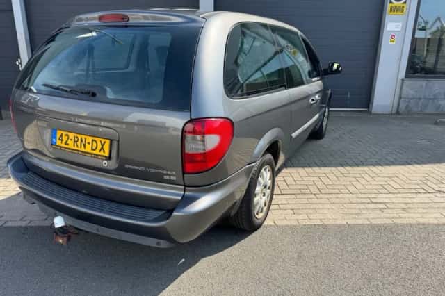 Chrysler GRAND VOYAGER (2005) thumbnail 4