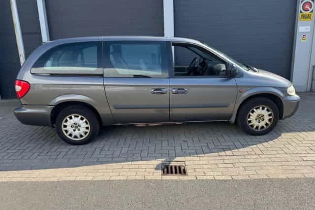 Chrysler GRAND VOYAGER (2005) thumbnail 5