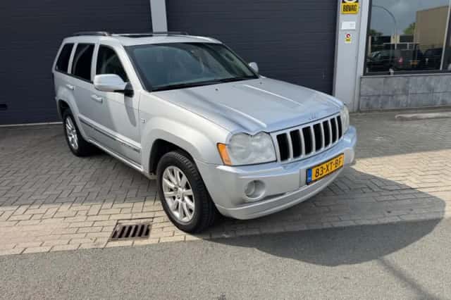 Jeep Grand Cherokee (2005) thumbnail 2