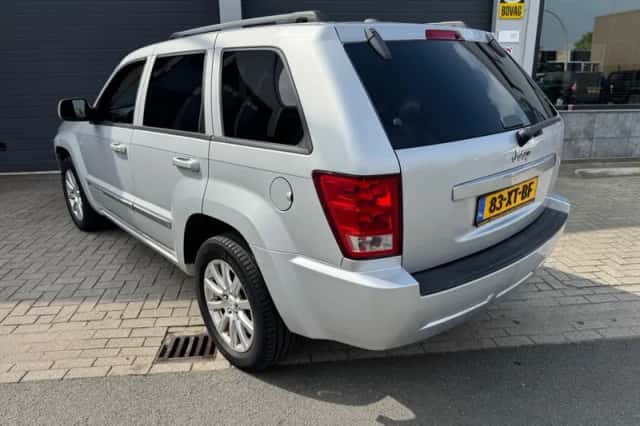 Jeep Grand Cherokee (2005) thumbnail 3