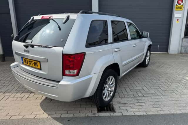 Jeep Grand Cherokee (2005) thumbnail 4