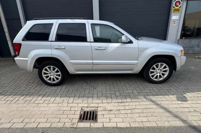 Jeep Grand Cherokee (2005) thumbnail 5