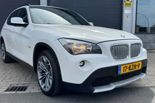 BMW X1 (2010) thumbnail 2