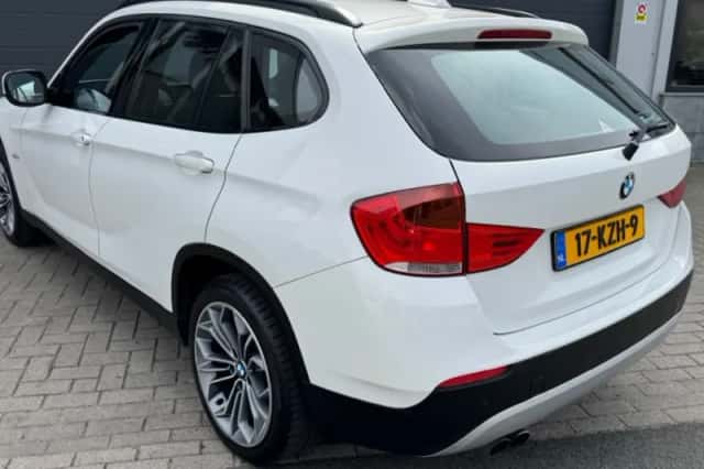 BMW X1 (2010) thumbnail 3