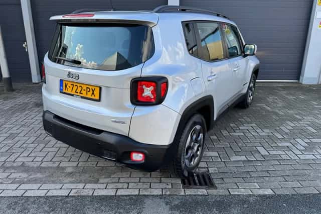 Jeep Renegade (2016) thumbnail 4