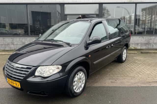 Chrysler GRAND VOYAGER (2005) thumbnail 1