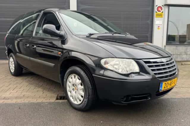 Chrysler GRAND VOYAGER (2005) thumbnail 2