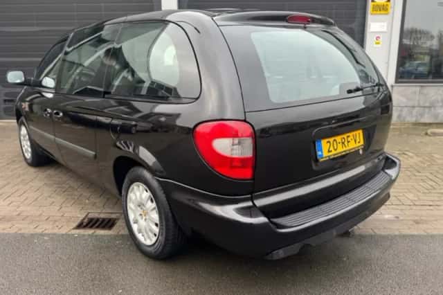 Chrysler GRAND VOYAGER (2005) thumbnail 3