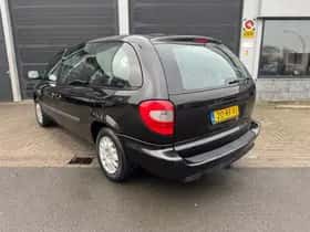 Chrysler GRAND VOYAGER (2005) thumbnail 3