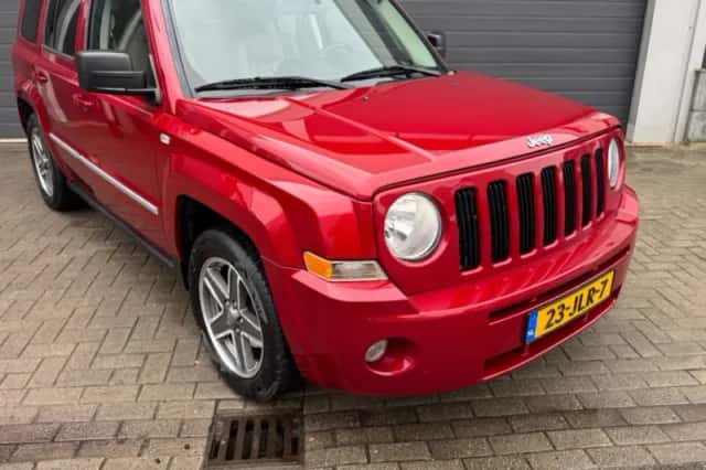 Jeep PATRIOT (2009) thumbnail 2