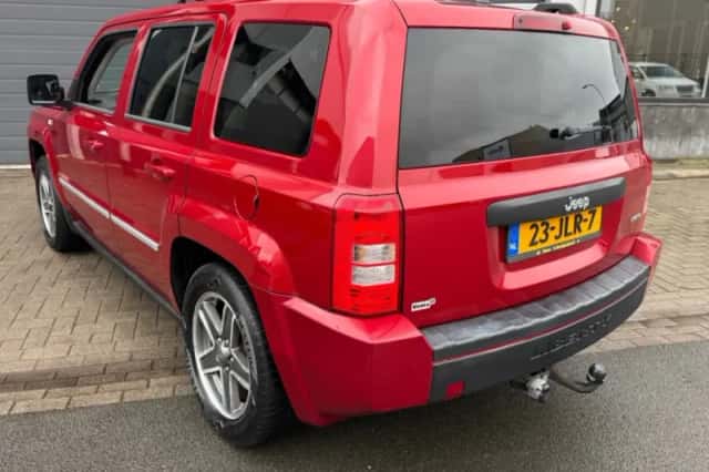 Jeep PATRIOT (2009) thumbnail 3