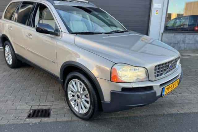 Volvo XC90 (2004) thumbnail 1