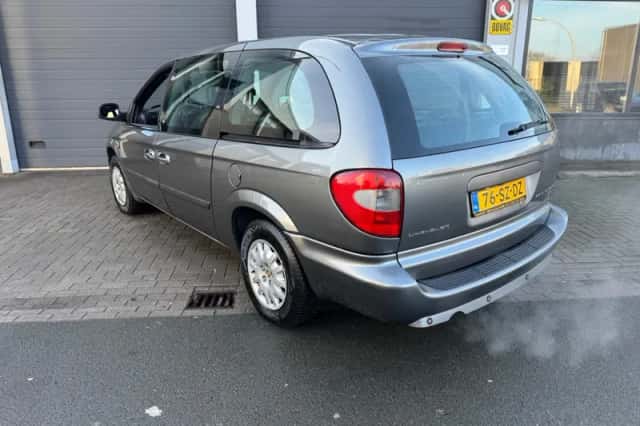 Chrysler GRAND VOYAGER (2006) thumbnail 3