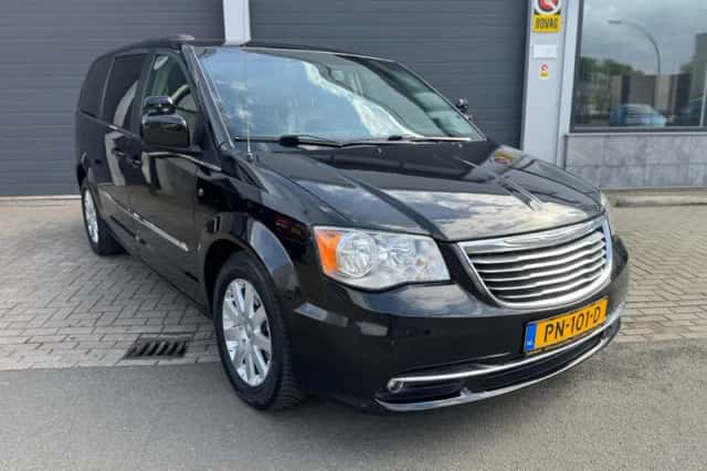 Chrysler TOWN COUNTRY (2015) thumbnail 2