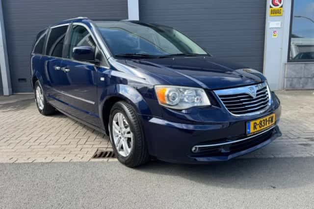 Lancia VOYAGER (2012) thumbnail 2