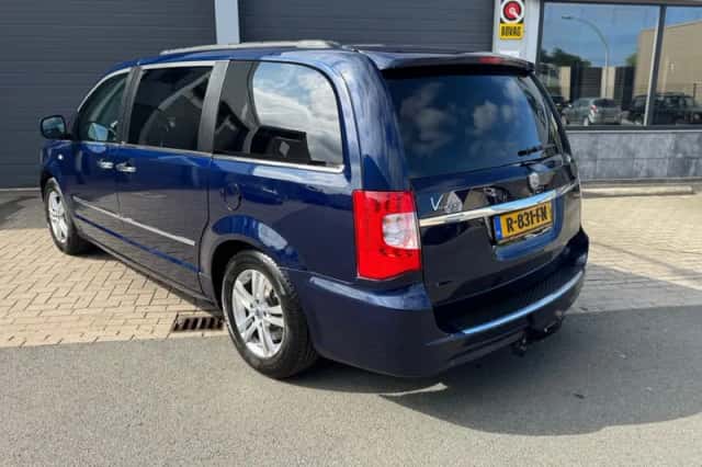 Lancia VOYAGER (2012) thumbnail 3