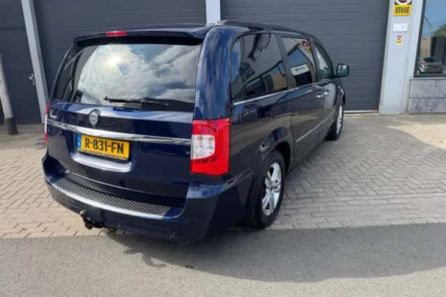 Lancia VOYAGER (2012) thumbnail 4