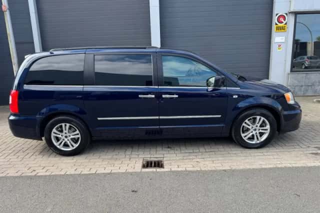 Lancia VOYAGER (2012) thumbnail 5