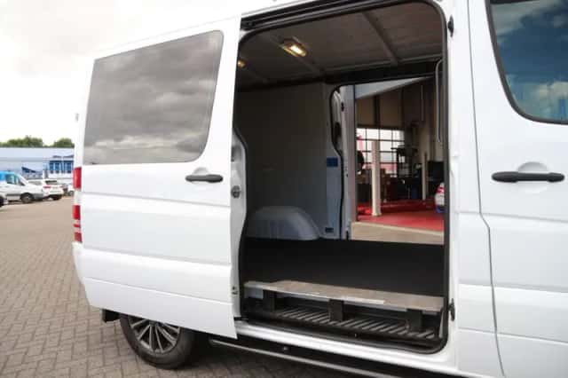 Mercedes-Benz Sprinter (2018) thumbnail 11