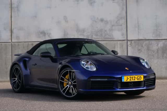 Porsche 911 (2020) thumbnail 2