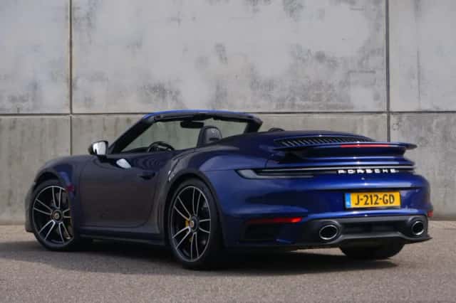 Porsche 911 (2020) thumbnail 3