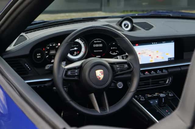 Porsche 911 (2020) thumbnail 5