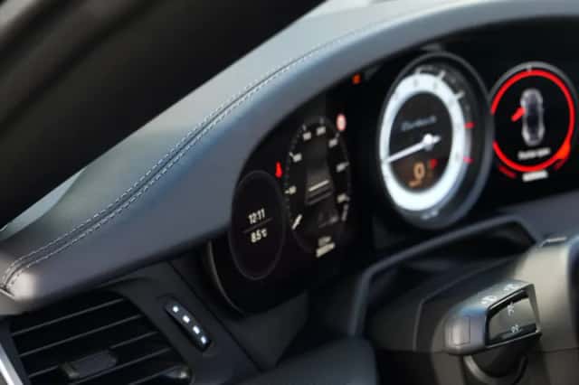 Porsche 911 (2020) thumbnail 7