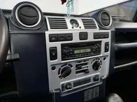 Land Rover Defender (2011) thumbnail 11