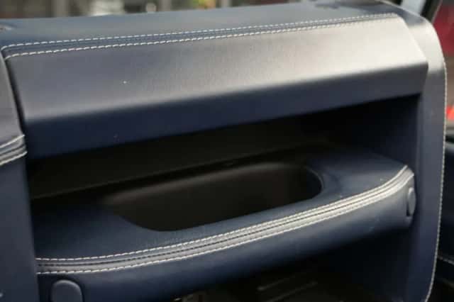 Land Rover Defender (2011) thumbnail 13