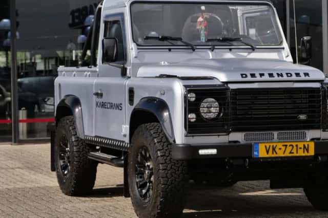 Land Rover Defender (2011) thumbnail 16