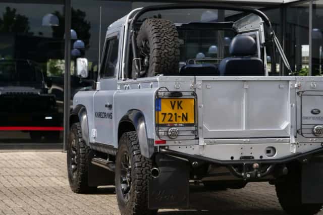 Land Rover Defender (2011) thumbnail 17