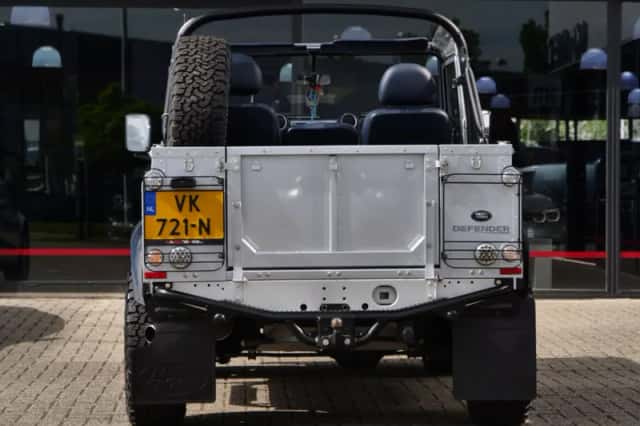 Land Rover Defender (2011) thumbnail 19