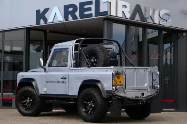 Land Rover Defender (2011) thumbnail 3