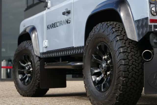 Land Rover Defender (2011) thumbnail 21