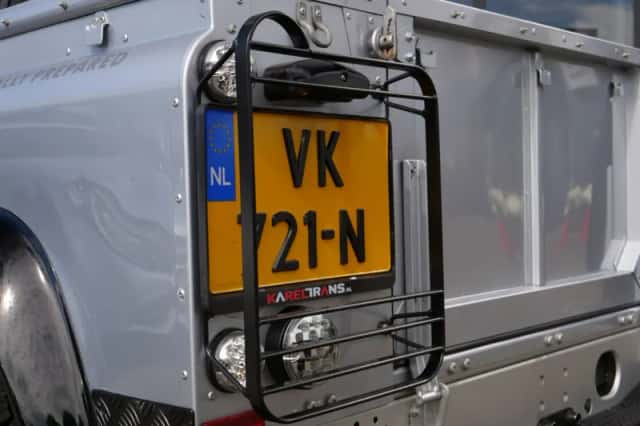 Land Rover Defender (2011) thumbnail 22